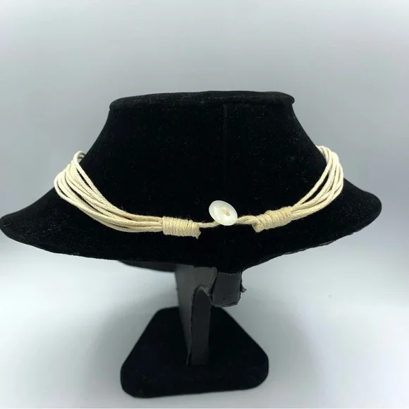 Vintage Rope String Seashell Necklace - Picture 3 of 3